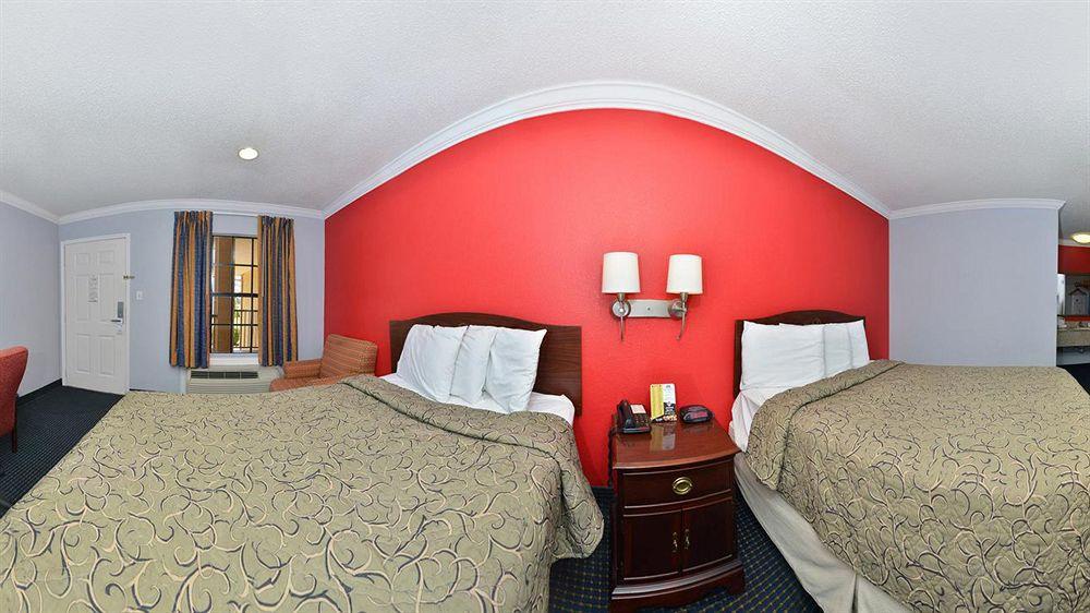 Scottish Inns & Suites - Woodlands Mall The Woodlands Zewnętrze zdjęcie