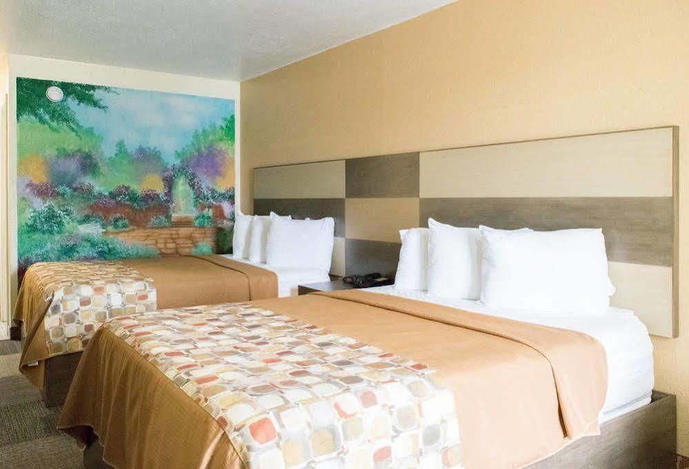 Scottish Inns & Suites - Woodlands Mall The Woodlands Zewnętrze zdjęcie