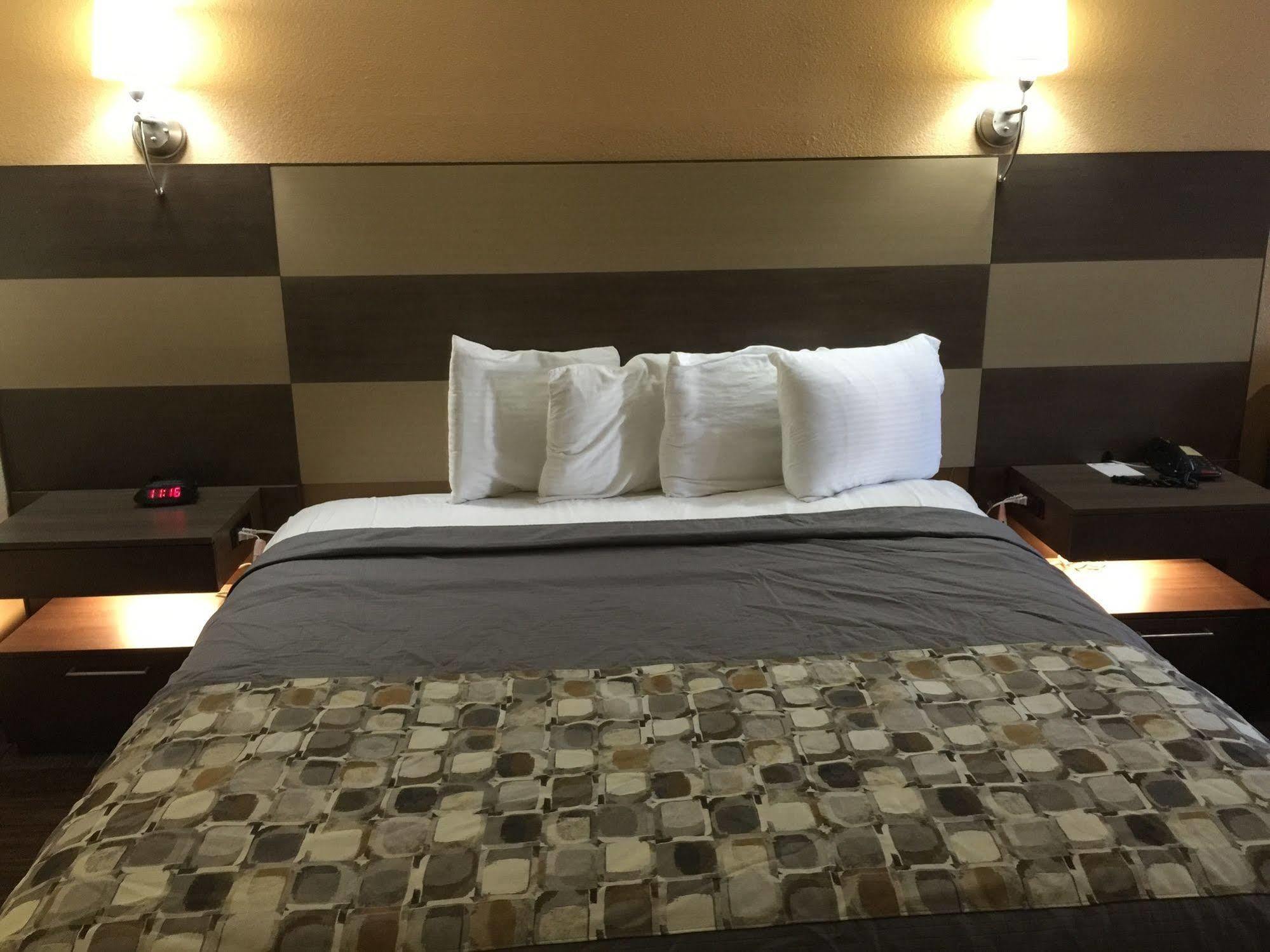 Scottish Inns & Suites - Woodlands Mall The Woodlands Zewnętrze zdjęcie